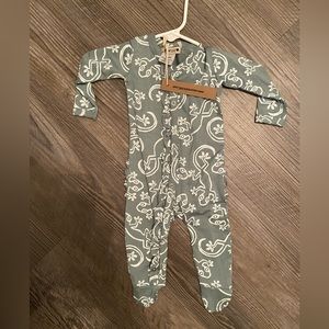 NWT Spearmint Love snap footie